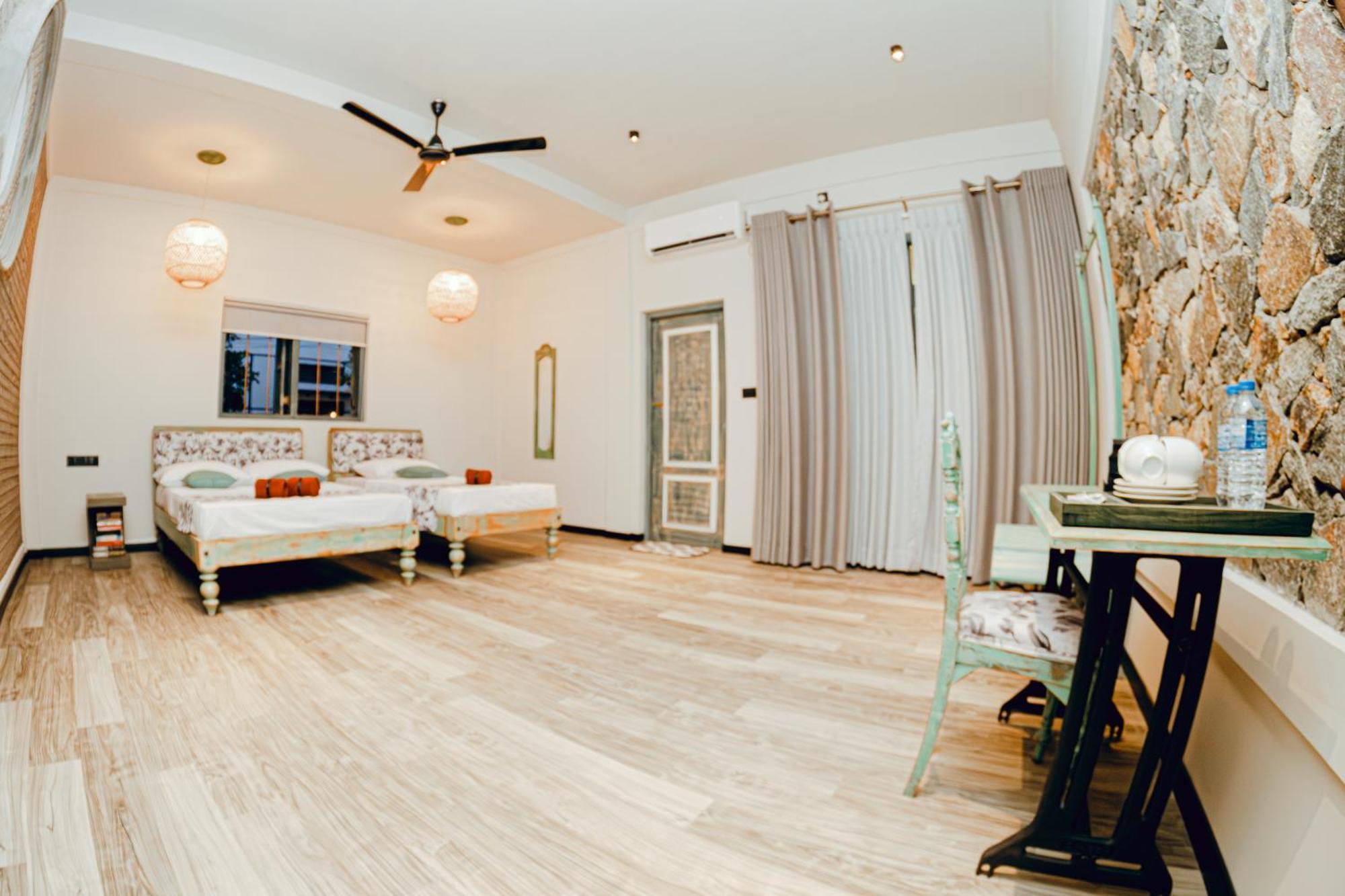 Still Waters Artistry Negombo Bagian luar foto